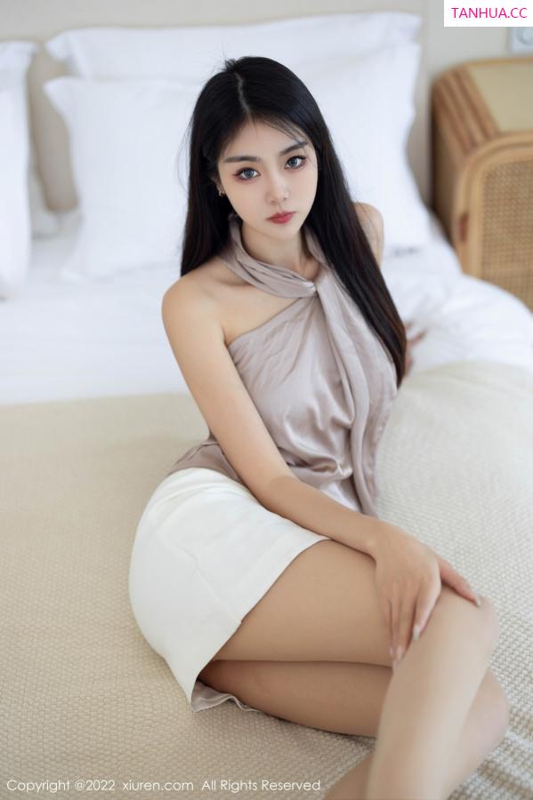 可乐Vicky  [XiuRen]高清写真图 2022.11.03 No.5804 可乐Vicky 短裙美腿第2张图片